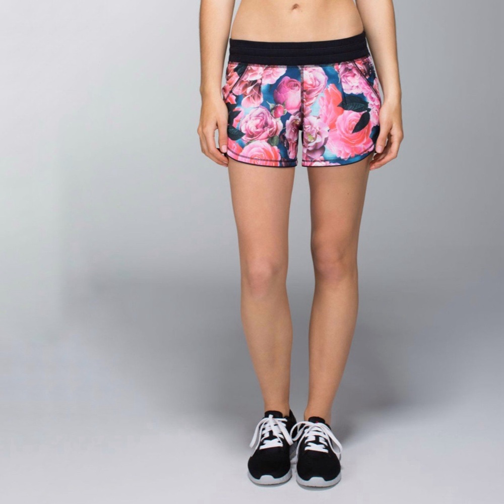 Lululemon Free Reign Short 4-way Stretch Secret Garden / Black, sz 6